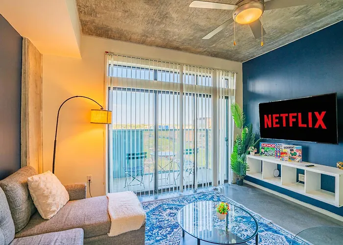 Beautiful 1bd - Downtown -gym, Pool, Parking Apartment Phoenix