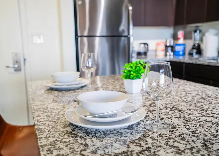 Beautiful 1bd - Downtown -gym, Pool, Parking Apartment