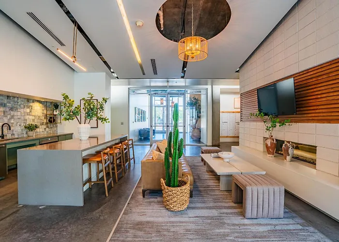 Beautiful 1bd - Downtown -gym, Pool, Parking