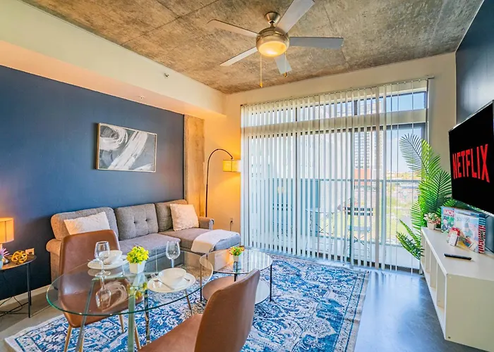 Beautiful 1bd - Downtown -gym, Pool, Parking