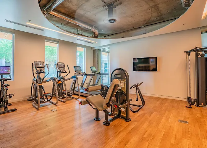 Beautiful 1bd - Downtown -gym, Pool, Parking * Phoenix
