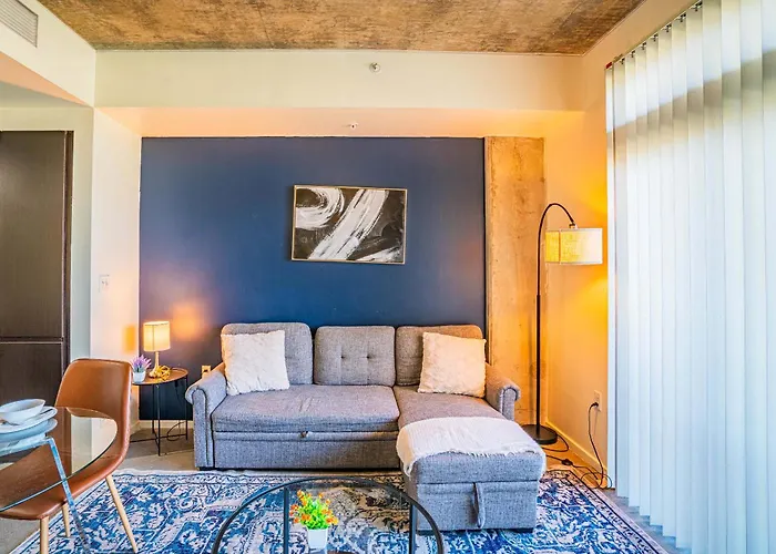 Beautiful 1bd - Downtown -gym, Pool, Parking