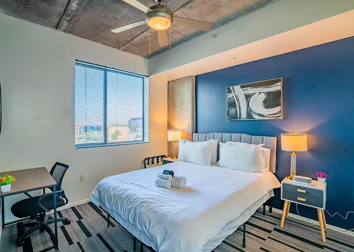 Beautiful 1bd - Downtown -gym, Pool, Parking * Phoenix
