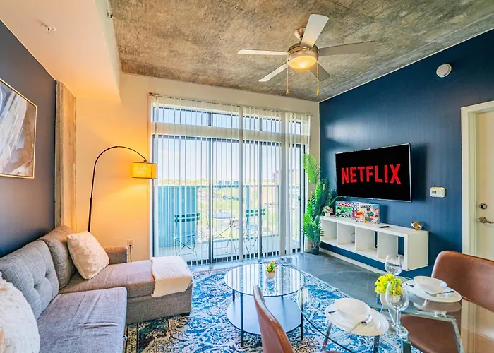 Beautiful 1bd - Downtown -gym, Pool, Parking Apartment Phoenix
