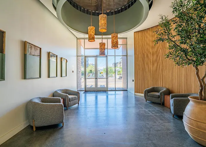 Beautiful 1bd - Downtown -gym, Pool, Parking Phoenix