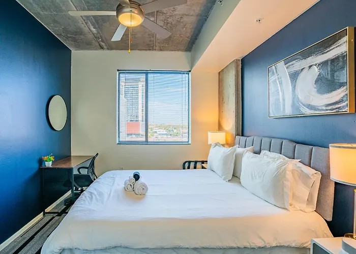 Beautiful 1bd - Downtown -gym, Pool, Parking Phoenix